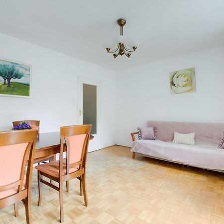 Spacious Apartment In Green Location Варшава Екстериор снимка