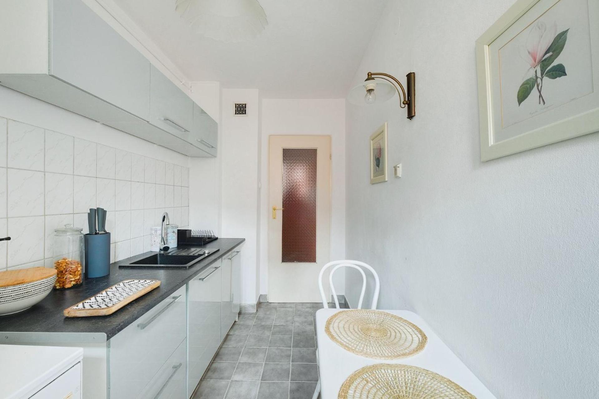 Spacious Apartment In Green Location Варшава Екстериор снимка