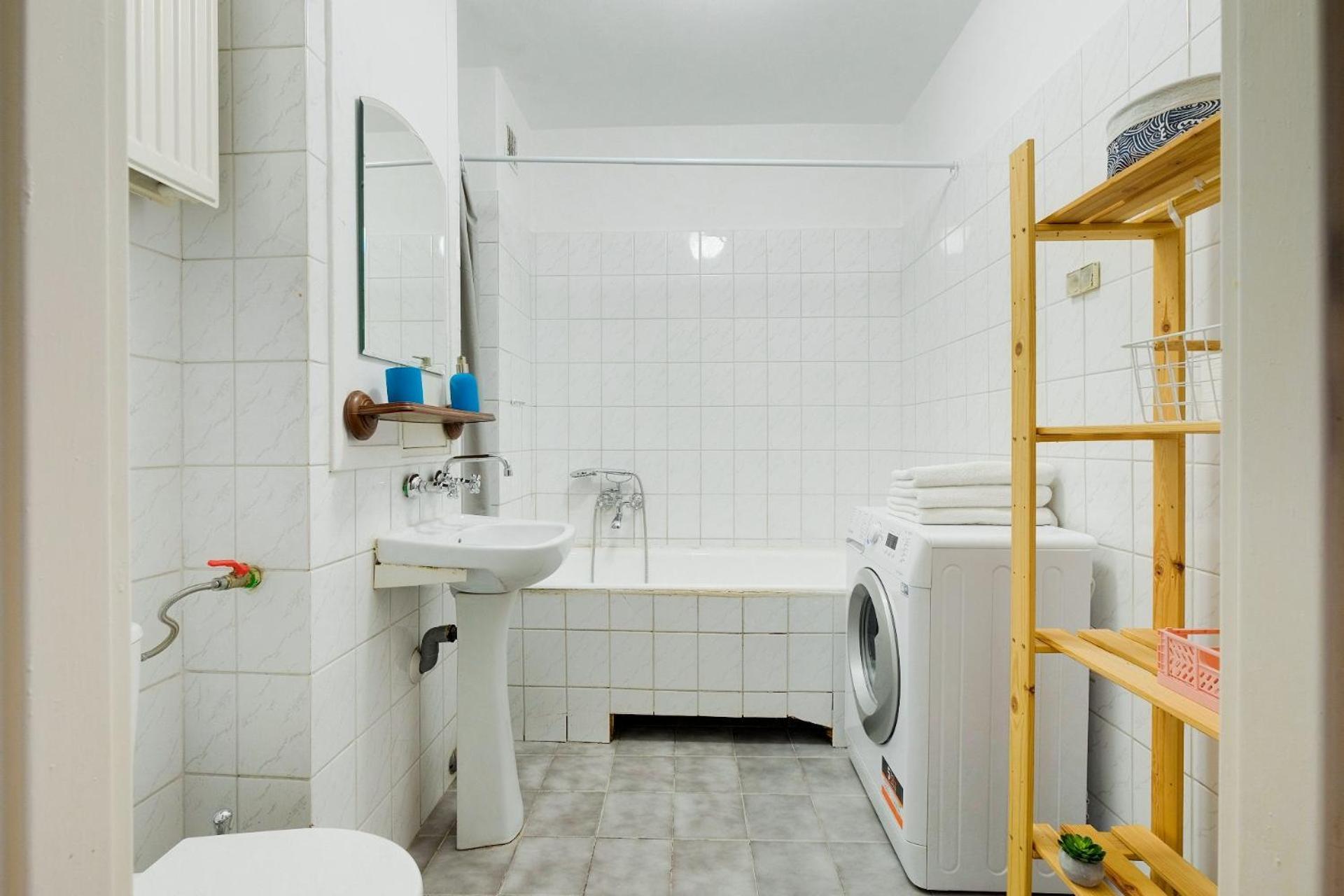 Spacious Apartment In Green Location Варшава Екстериор снимка