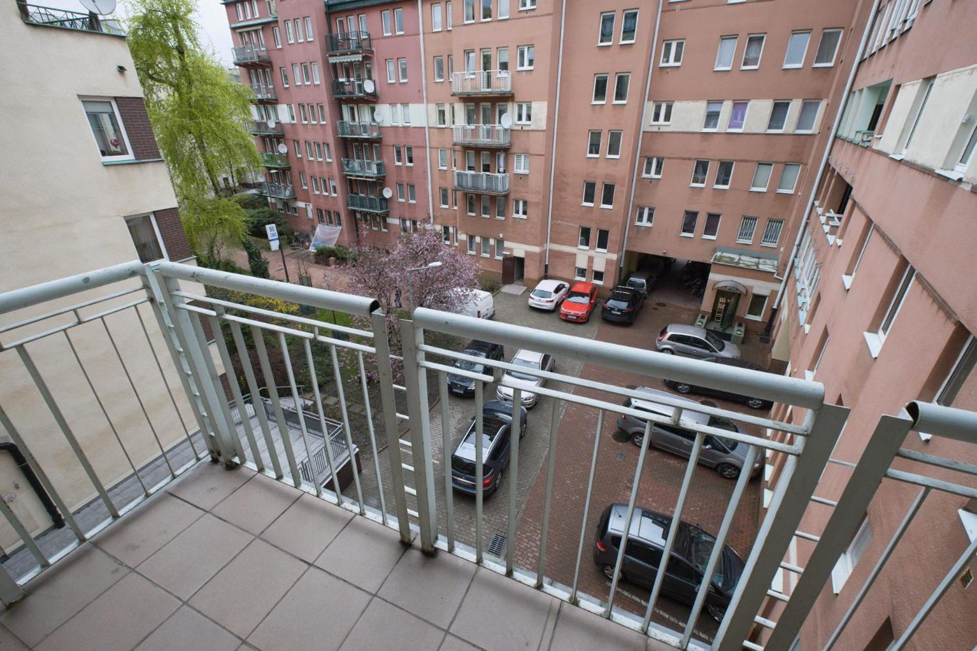 Spacious Apartment In Green Location Варшава Екстериор снимка